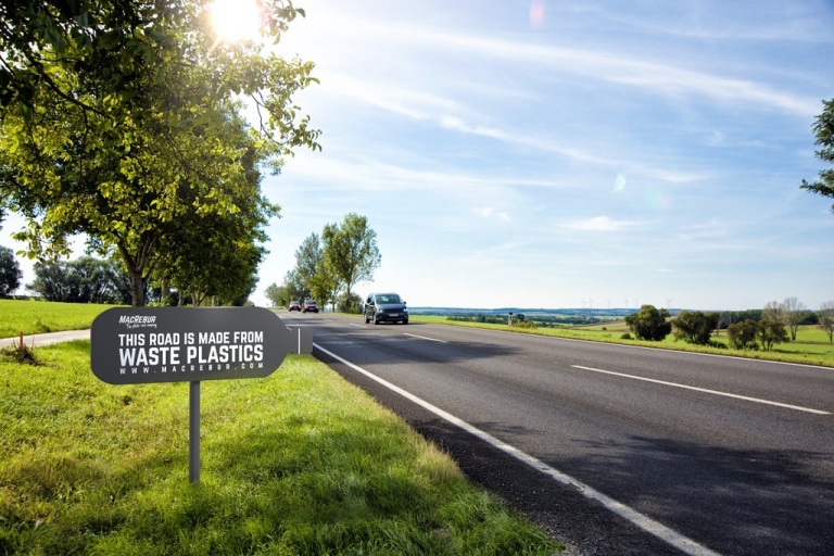 Первая в мире дорога из пластика построена в Англии