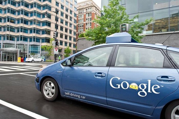 Беспилотные Google-мобили выезжают на дорогу