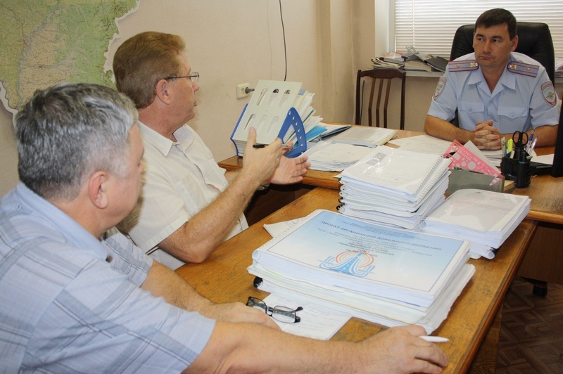 Сотрудники Госавтоинспекции и члены Общественного совета обсудили вопросы дорожной безопасности в Амурской области