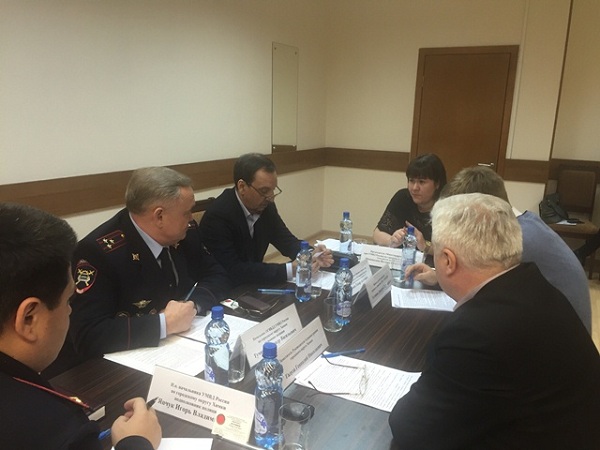 В Московской области общественники и сотрудники МВД провели «круглый стол» по безопасности дорожного движения