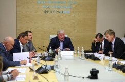 Участники первого совместного заседания комиссии Общественной палаты и рабочих групп Общественных советов при МВД России и Минтрансе России