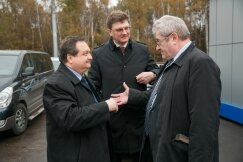 Первый заместитель начальника ГУОБДД МВД России Владимир Швецов, заместитель начальника управления надзорной деятельности ГУОБДД МВД России Олег Понарьин и Сергей Николаев (МОО "КСОДД")