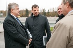 Леонид Липсиц (МОО "Координационный совет по организации дорожного движения") и Дмитрий Пронин (Департамент транспорта Москвы), 8 октября 2013